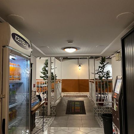 Hotel Du Centre Сен Дьони Екстериор снимка