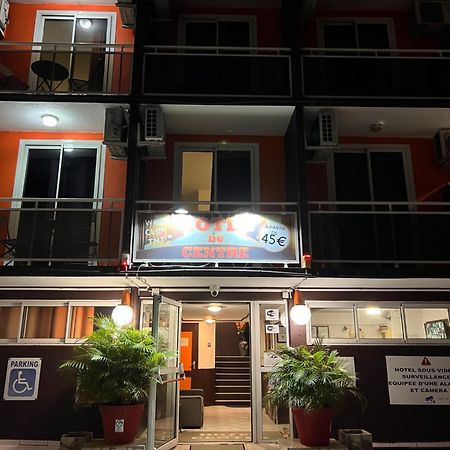 Hotel Du Centre Сен Дьони Екстериор снимка