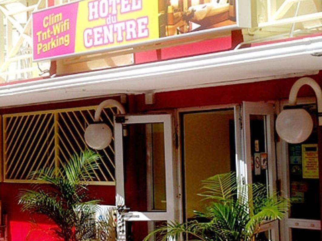 Hotel Du Centre Сен Дьони Екстериор снимка