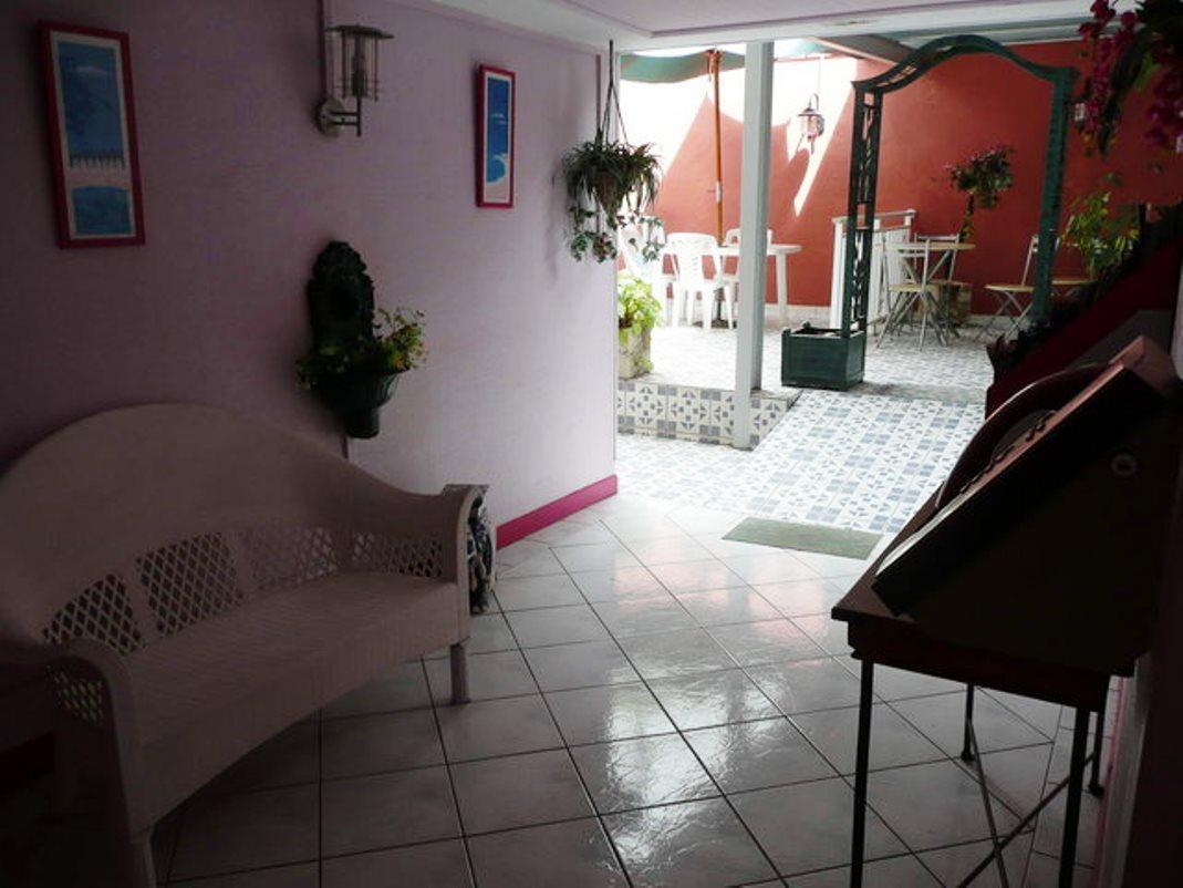 Hotel Du Centre Сен Дьони Екстериор снимка