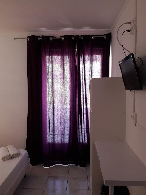 Hotel Du Centre Сен Дьони Екстериор снимка