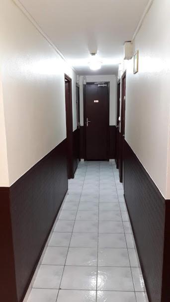 Hotel Du Centre Сен Дьони Екстериор снимка